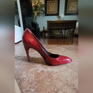 ROGER VIVIER Red Patented Leather Perforated Pump Shoes Eur. 39